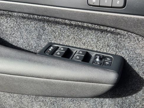 Used 2023 Volvo C40 P8 Recharge Ultimate w/ Protection Package Premier image 4