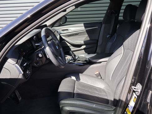 Used 2022 BMW 540i xDrive w/ M Sport Package AWD/4WD image 5