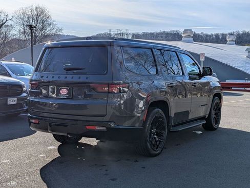 Used 2023 Jeep Wagoneer Series II image 3