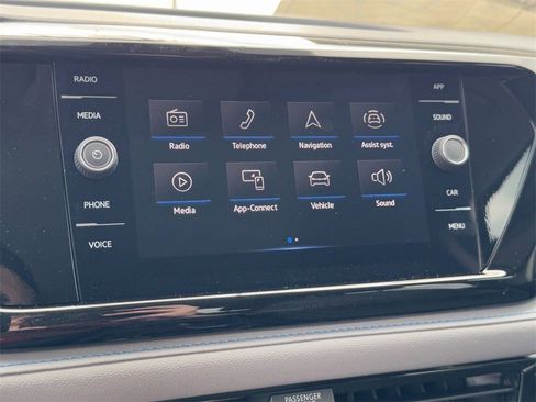 New 2024 Volkswagen Taos SE image 15