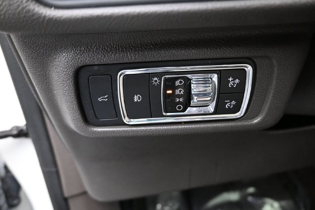 Used 2020 Lincoln Corsair Reserve w/ Appearance Package FWD image 18