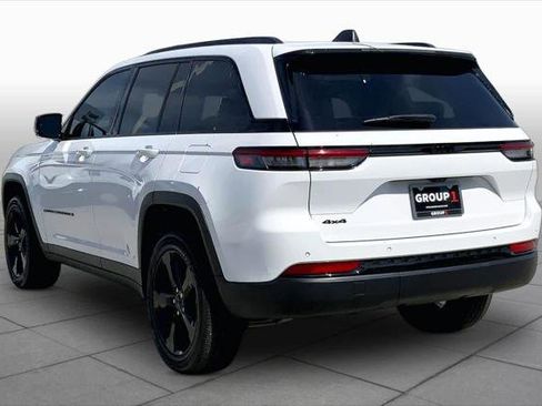 Certified 2024 Jeep Grand Cherokee Altitude AWD/4WD image 12