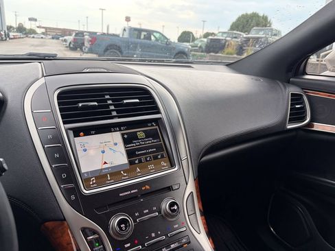 Used 2018 Lincoln MKX Select w/ Select Plus Package AWD/4WD image 19