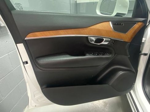 Used 2021 Volvo XC90 T6 Momentum w/ Advanced Package AWD/4WD image 5