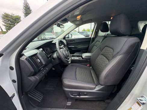 Used 2025 Nissan Pathfinder SV AWD/4WD image 29