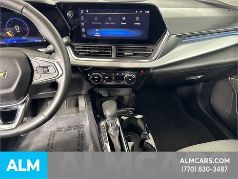 Used 2025 Chevrolet Trax LT w/ LT Convenience Package image 33