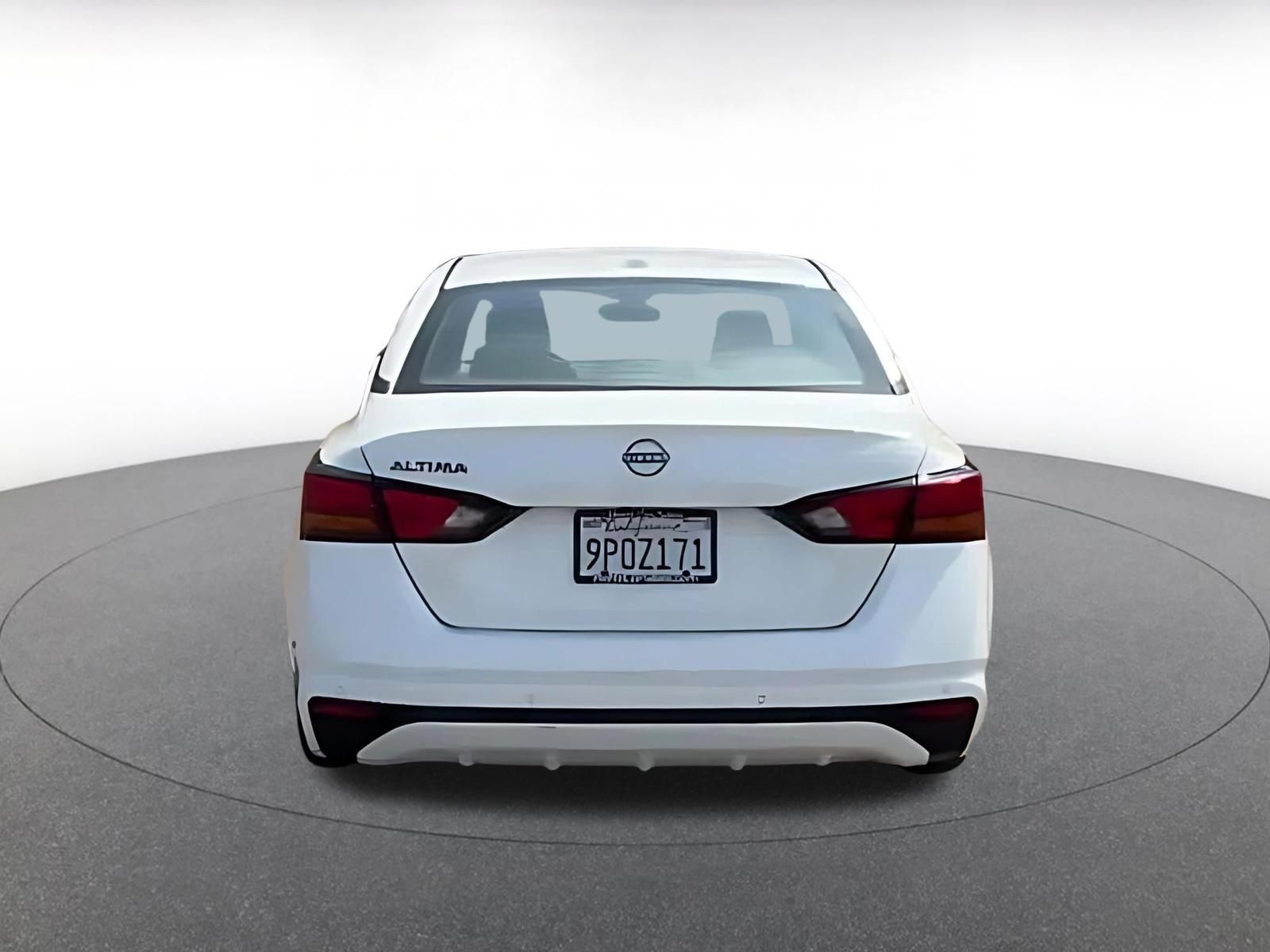 Used 2025 Nissan Altima 2.5 SV FWD image 12