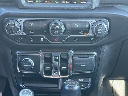 Used 2022 Jeep Wrangler Unlimited Sahara image 24