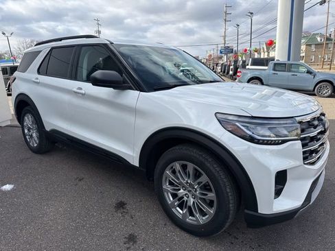 New 2026 Ford Explorer Active w/ Active Comfort Package AWD/4WD image 4