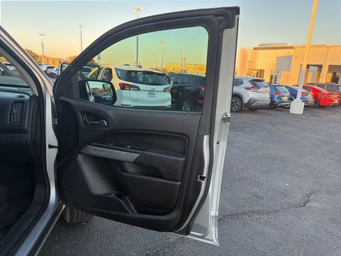 Used 2018 Chevrolet Colorado LT w/ LT Convenience Package image 30