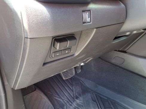 Certified 2024 GMC Canyon AT4 w/ Technology Package AWD/4WD image 24