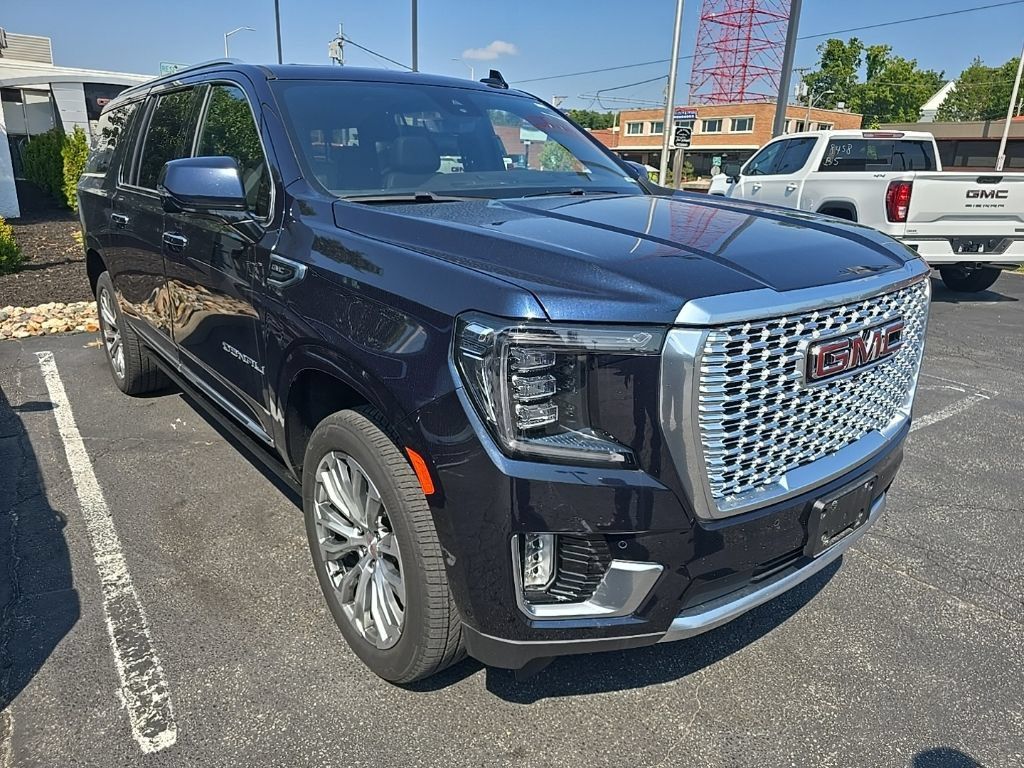 Used 2024 GMC Yukon XL Denali w/ Advanced Technology Package AWD/4WD image 11