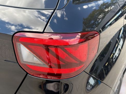 Used 2022 Hyundai Venue SEL image 24