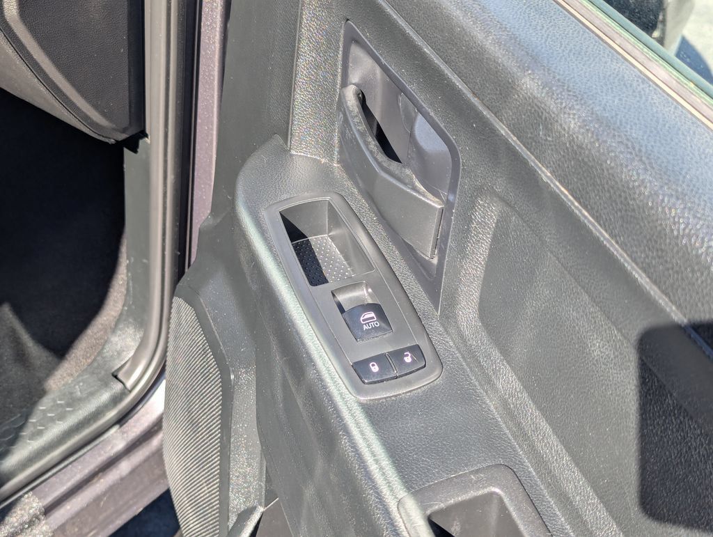 Used 2018 RAM 1500 ST w/ SXT Appearance Group AWD/4WD image 32