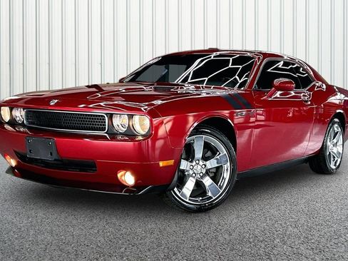 Used 2009 Dodge Challenger R/T RWD image 3