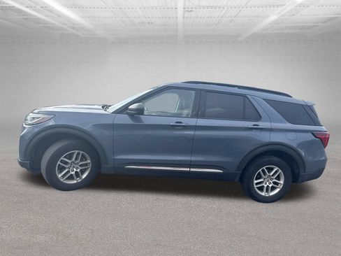 Used 2025 Ford Explorer Active AWD/4WD image 6