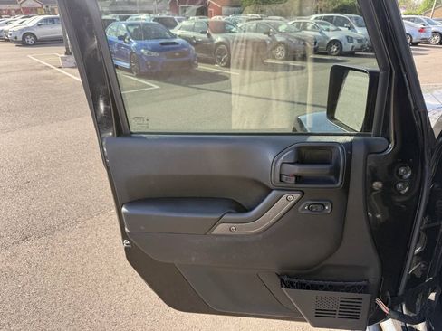 Used 2017 Jeep Wrangler Sport AWD/4WD image 13