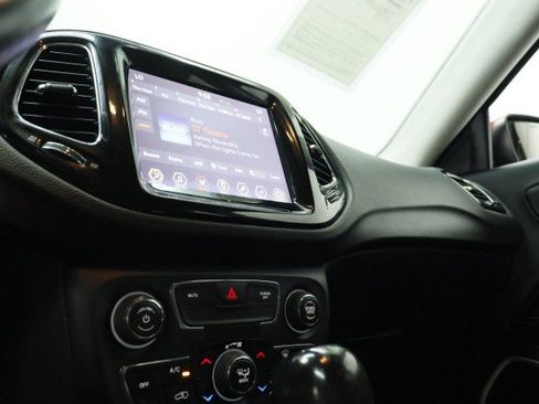 Used 2018 Jeep Compass Limited AWD/4WD image 16