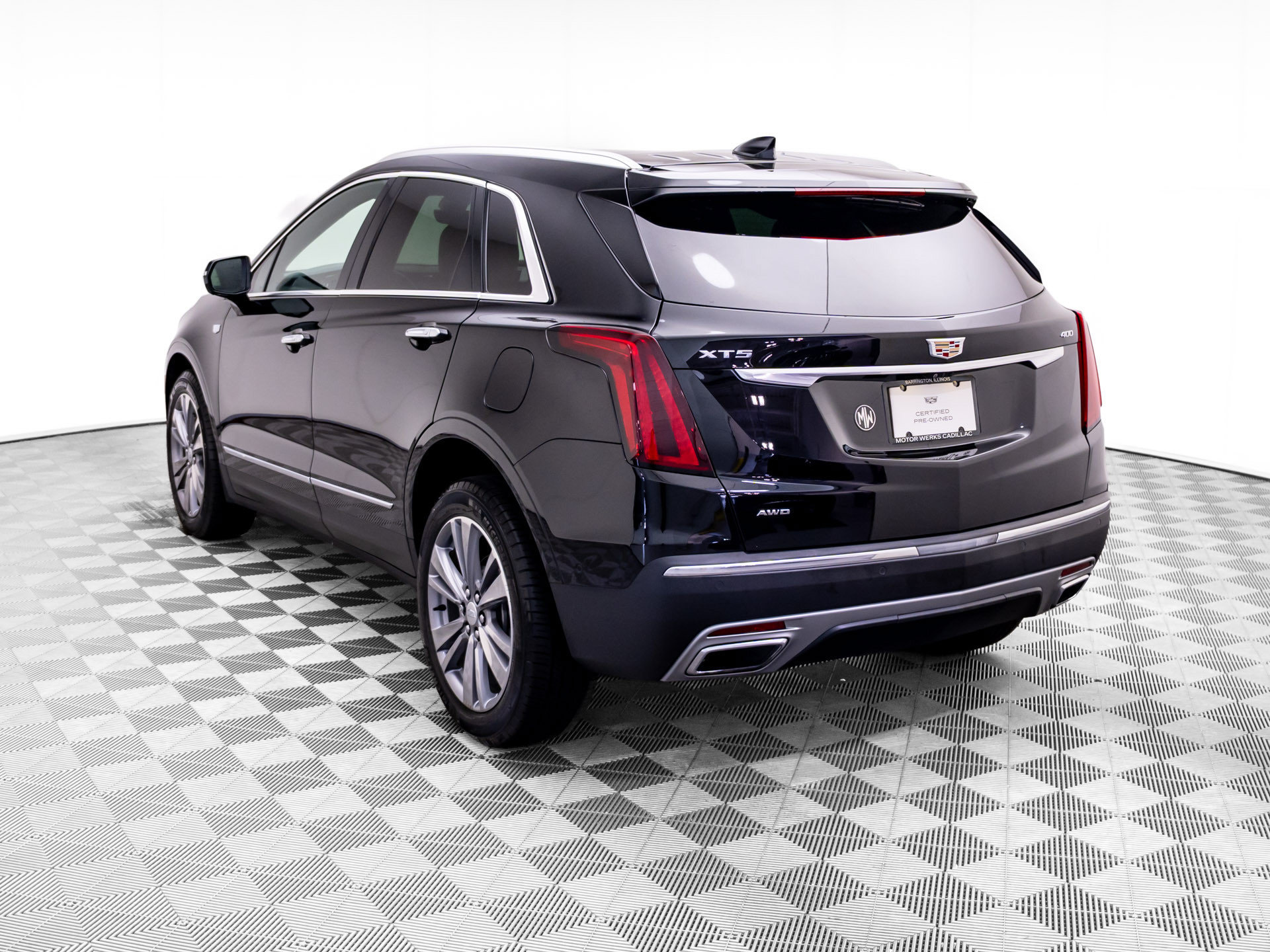 Used 2024 Cadillac XT5 Premium Luxury w/ Technology Package AWD/4WD image 3