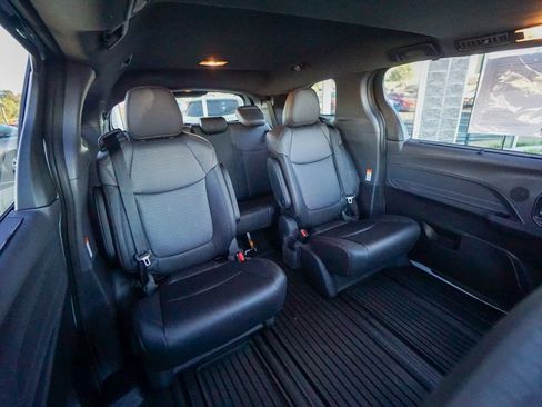 Used 2023 Toyota Sienna XSE image 34