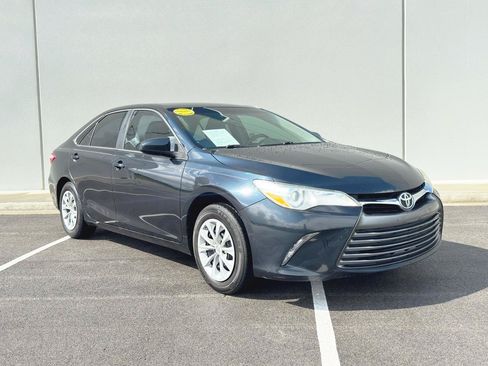 Used 2017 Toyota Camry LE FWD image 8