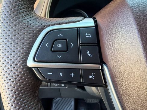 Used 2023 Toyota Sienna Platinum AWD/4WD image 32
