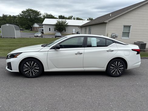Used 2025 Nissan Altima 2.5 SV FWD image 7