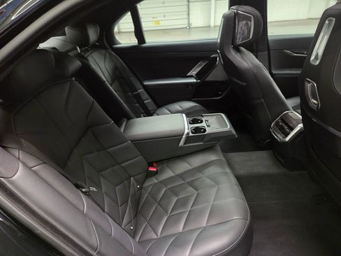 Used 2024 BMW 740i xDrive AWD/4WD image 33