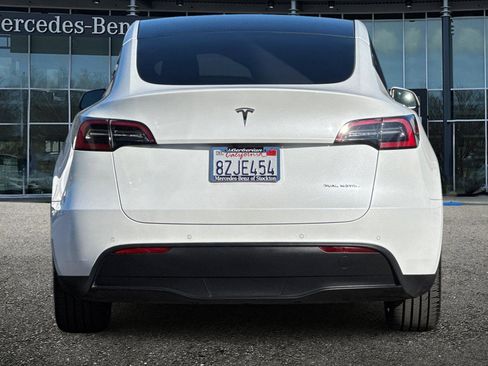Used 2022 Tesla Model Y Long Range image 5