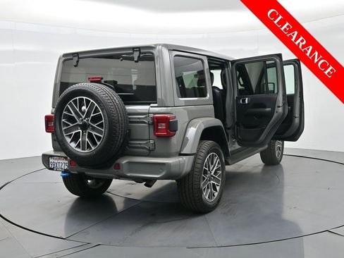 Used 2022 Jeep Wrangler Unlimited Sahara image 44