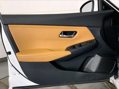 Used 2022 Nissan Sentra SV w/ SV Premium Package image 24