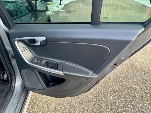 Used 2018 Volvo V60 T5 Cross Country w/ Convenience Package image 17