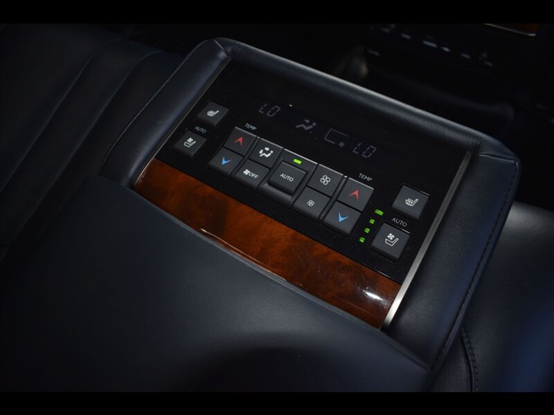 Used 2018 Lexus LX 570 4WD w/ Luxury Package image 29