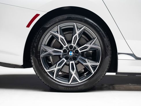 Used 2024 BMW i7 xDrive60 AWD/4WD image 37