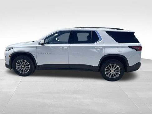 Used 2023 Chevrolet Traverse LT FWD image 2