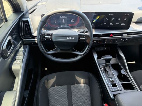Certified 2026 Kia Sorento LX FWD image 12