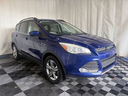 Used 2015 Ford Escape SE w/ Equipment Group 201A FWD image 3