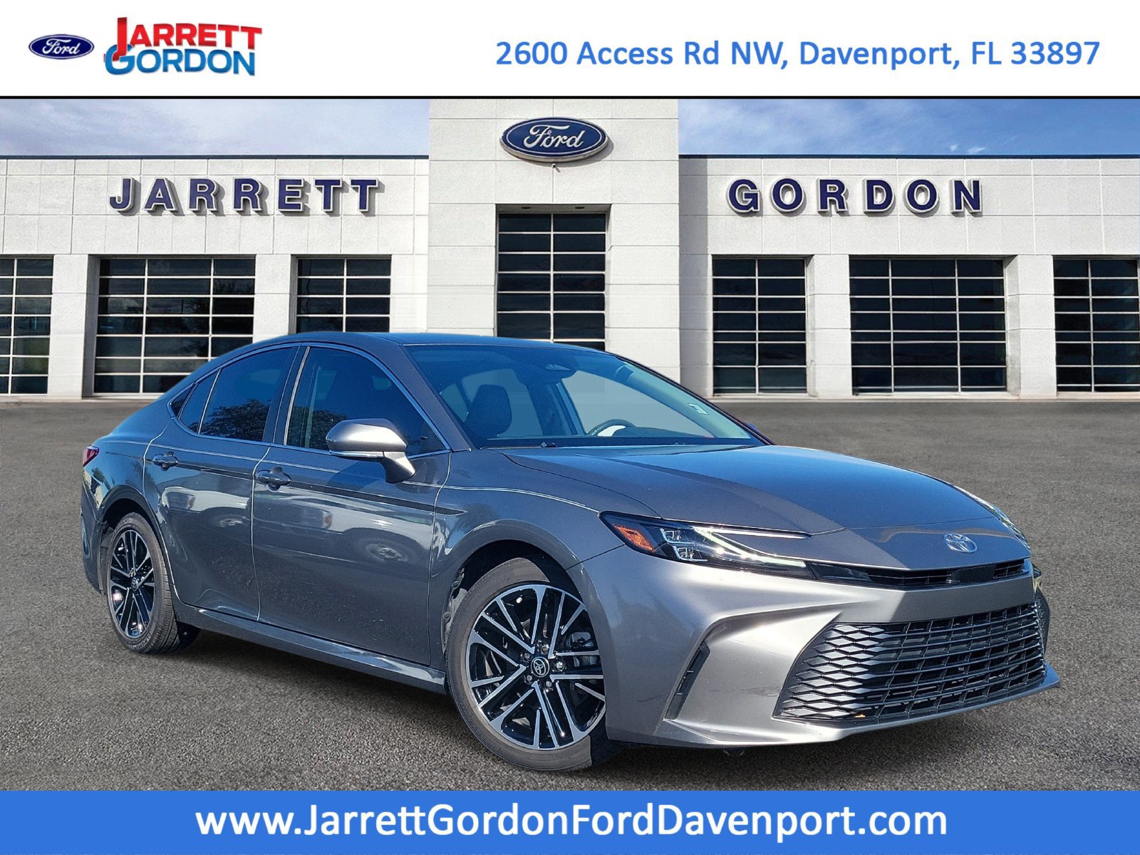 Used 2025 Toyota Camry XLE FWD image 1