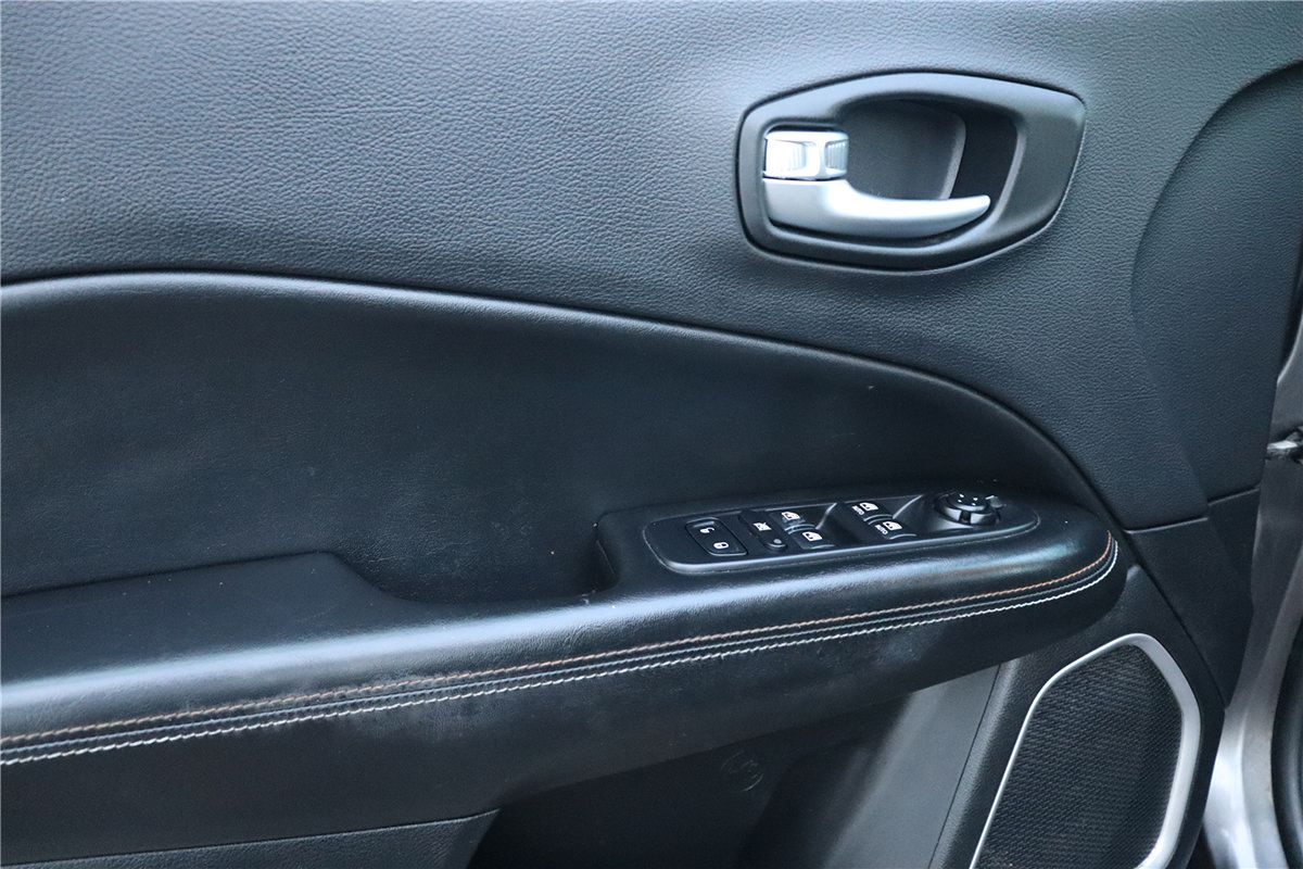Used 2018 Jeep Compass Latitude FWD image 24