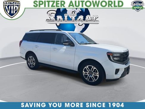 Used 2025 Ford Expedition Active AWD/4WD image 2