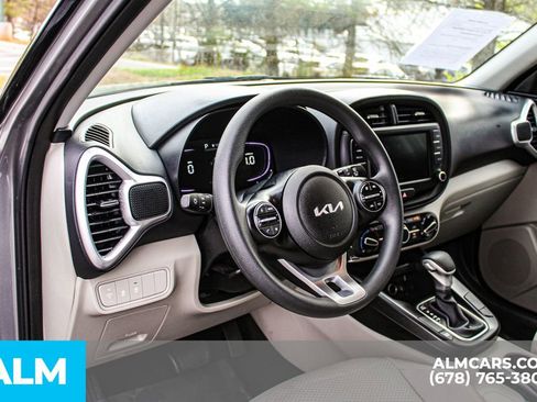 Used 2025 Kia Soul LX image 22