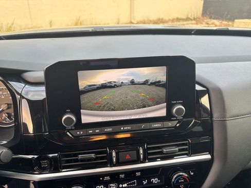 Used 2025 Nissan Pathfinder SV image 17