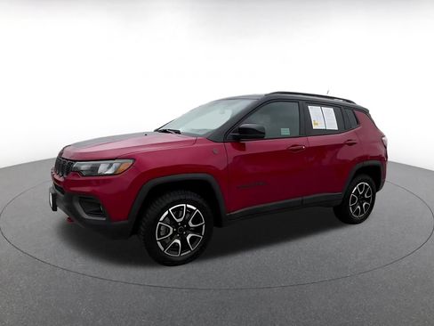 Used 2025 Jeep Compass Trailhawk AWD/4WD image 8