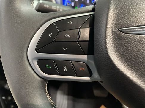 Used 2024 Chrysler Pacifica Touring-L image 21