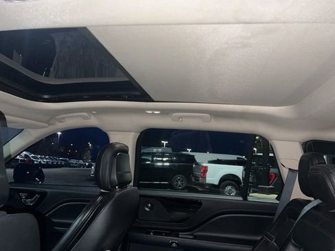 Used 2020 Lincoln Aviator Reserve w/ Equipment Group 201A image 8