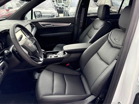 Used 2025 Cadillac XT6 Luxury image 9