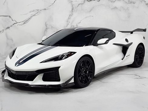 Used 2025 Chevrolet Corvette Z06 w/ Z07 Performance Package RWD image 10