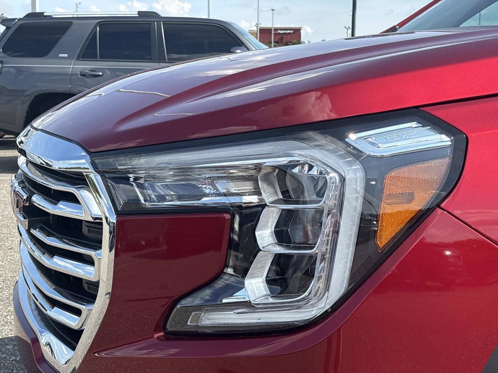 Used 2024 GMC Terrain SLT FWD image 9