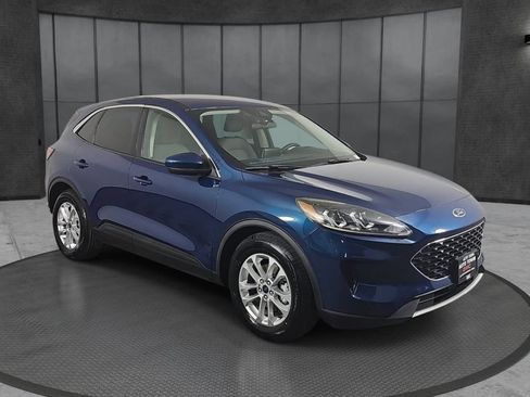 Used 2020 Ford Escape SE FWD image 3