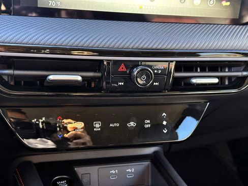 Certified 2025 Nissan Kicks SR w/ Illumination Package image 29